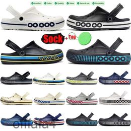 Designer Clog Sandals For Men Women Holes Rubber Foam Sandale cross-tie Clogs Slippers Summer Beach Shoes sliders Platform Slides sliders 2024