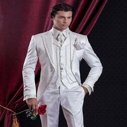 Custom Made 2017 Baroque Style Groom Tuxedos Groomsman Suit Evening Suits Embroidery White Mans Suits for Wedding Jacket Pants Vest 2503