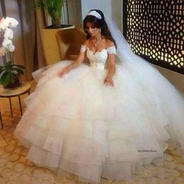 Fora do ombro Dubai Ball Lace Vestres Ivory Branco Arábia Saudita Árabe vestido de noiva Puffy Tulle Vestidos de noiva Saias em camadas Custom 0510