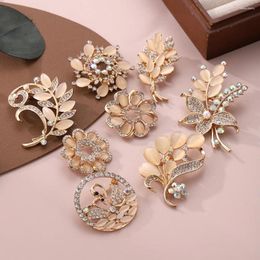 Brooches Rhinestone Brooch Women Fashion Flower Butterfly Pearl Anti-glare Alloy Pin Headscarf Accessories Jewelry Gift