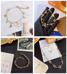 Luxury Designer Bracelets Popular Brand Chain Bangle 18k Gold Plated Alphabet Clover Bracelet Premium Jewellery Love Accessories Gif3943354