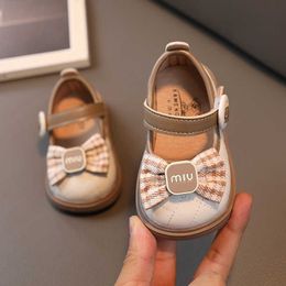 Sneakers Girls Little Leather Shoes Baby Autumn New Soft Sole Anti slip Childrens Princess 0-3 Year Old Walking H240510