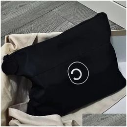 Fashion Designer Nylon Makeup Bag Down Cotton Cosmetic Case Pouch Women Casual Zipper Toiletry Wash Bags Designers Black White Make Dh5He
