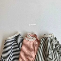 T-shirts Fashion striped baby T-shirt 2024 autumn childrens long sleeved T-shirt cotton boys and girls 0-24 months top tier clothingL240509
