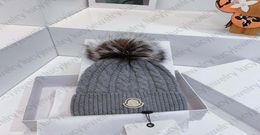 Designer Beanie Skull Caps Fashion Warm Cold Proof Hairball Hats Breathable Hat 8 Colours Top Quality7463593