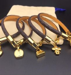 New Designer Ladies Bracelets Fashion Men Leather Bracelets Luxury Classic Popular Simple Jewelry Unisex Wristband Whole Belt 6286324