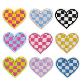 Heart Shaped Iron on Patches Cute Colourful Plaid Embroidered Sew on Love Applique Patch for Clothing T-Shirt Backpack Repair Decoration Handicrafts