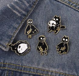 Skull Ghost Cat Shape Clothes Brooches Halloween Day Series Alloy Lapel Pins Unisex Enamel Cartoon Bags Shirt Cowboy Badge Europea6551806