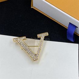 Designer Luxury Rhinestone Brooch Women Men Party Shiny Brooches Double Letter Gold Pin Dress Pins Suit Pin1306763