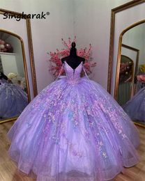 Glitter lavendelprinsessan quinceanera klänningar med båge off axel paljetter blommiga applikationer pärlor söt 15: e promfest