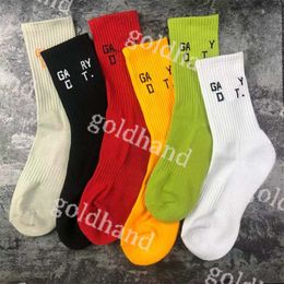 Luxury Mens knit Sock Soft Comfy Cotton Socks Designer Sport Skateboard Sock Summer Breathable Socks