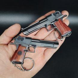 Wood Handle Desert Eagle Gun Toys 1:3 Models Metal Alloy Desert Eagle Pistol Mini Toys Model Bag Pendants Keychain Accessories 061