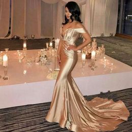 Arabian Dubai Champagne Prom Dresses 2019 Elegant Off The Shoulder Evening Party Dress Long Beach Bridal Gowns 0510