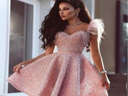 Dubai Luxury Princess Homecoming Dresses Chic Feather Pearls Beaded Knee Length Party Gowns Sexy Fashion Short Prom Dress Cocktail4637089