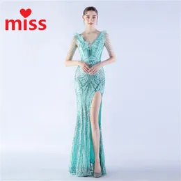 Casual Dresses 2024 Stock Hand-beaded High-end Wedding Dress Women's Ostrich Feathers Sequin Evening Party Women Elegant Luxury