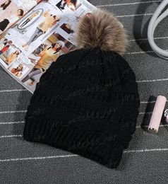 Unisex Trendy Hats Winter Knitted Fur Poms Beanie Label Fedora Luxury Cable Slouchy Skull Caps Fashion Leisure Beanie Outdoor Hats8509684
