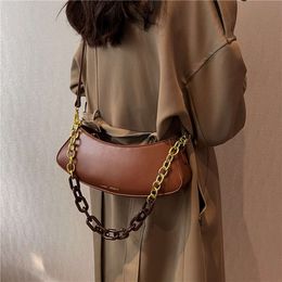 niche high-end chain shoulder for women's autumn and winter 2024 new fashionable French stick crossbody bag 80% factory wholesale