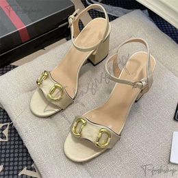 2024 NEW G Luxury Heel Designer Summer Sandals Slingback Heel Beach Women Wedding Party Shoes Belt Buckle Rubber Sole Mules Chunky White Black Gold Heels B94