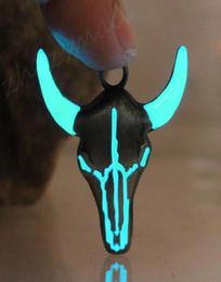 Keychains Glowing Bull039s Head Keychain Horns Pendant GLOW In The DARK BULL Ox Horn Pendants Keyring Women MEN Boys Girls Gift7308146