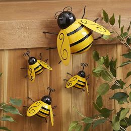 Yungeln Art, 4PCS Metal Bumble Decor, 3D Iron Bee Art Sculpture Hanging Wall Decorations for Outdoor Home Garden