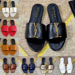 Y+5+L Designer Slifor Sandali Slides Piattaforma per le zeppe di moda all'aperto Scarpe per donne Non slittata signore Slipper