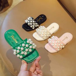 Slipper 2022 Summer New Girls Slippers Fashion Baby One Word Canual Speat Sole Pearl Childrens Shoes H240510