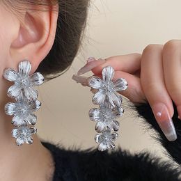 Fashion Classic Designer Diamond Flower Elegant Pearl Pendant S Sterling Sier Stud Earrings for Woman Spring and Autumn 2024 New