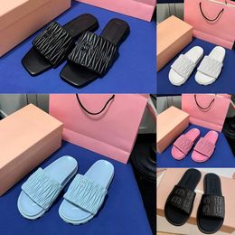 2024 New Designer luxury womens Summer Flat Sliders outdoors Rubber Waterproof Black Woven flops slip-on travel beach Rubber black pool sandals 35-41