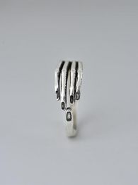 Personality Vintage Silver Women039s Open Skeleton Rings Gothic Biker Skull Hand Ring for Man Punk Man039s Knuckle Cool Jewe3222070