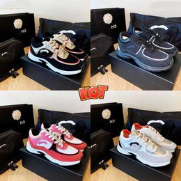 Sapatos de canal Designer feminino Casual Running Shoes de corrida Reflexivo tênis vintage Leather e homens treinadores Moda Derma top High Quality