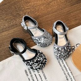 Sandals 2024 Summer New for Girls Korean Edition Childrens Shoes Sequins Fashion Dance Princess H240510