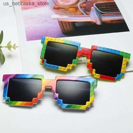 Sunglasses Fashionable Childrens Small and Large Mosaic Rainbow Color Pixel Glasses for Boys Girls Novelty Gift Q240410