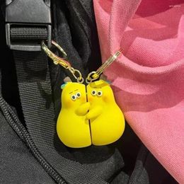 Keychains A Pair Kawaii Magnetic Couple Keychain Hanging Jewelry Toy Gift Cute Lovers Keyring Backpack Pendant Resin Hug Pear Key Ring