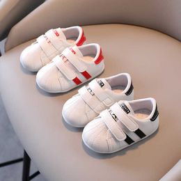 Sneakers 2022 Autumn New Leather Casual Baby Shoes 0-1 Soft Sole Walking Comfortable Little White Childrens H240510
