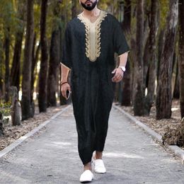 Ethnic Clothing Vintage Embroidered Arab Robe Men's Muslim Solid Colour Large Size Islamic Fashion Half Sleeve Tunic