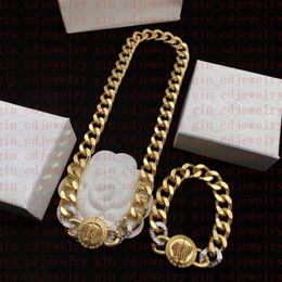 Fashion Designer Necklaces V Pendant Banshee Medusa Head 18K Gold Plated Bracelets Earrings Rings Birthday Festive Engagement Gifts V10 267c