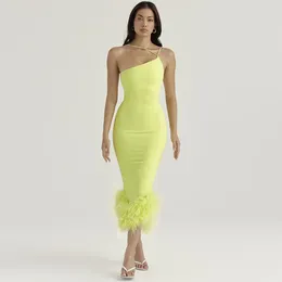 Повседневные платья модные спагетти ремума для бретельки для женской вечеринки сексуально -длины перьями летние летние летние наряды