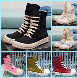 Designer Casual Womens Boots hochwertige Buchstaben drucken dicke Absätze Mattes glänzendes Leder klassischer Stiefel weiß rosa kleine Taschenboot Fit Sneakers