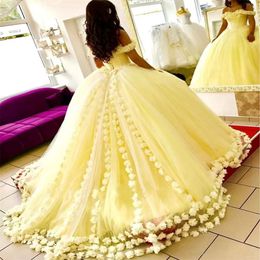 Gorgeous Sweet 16 Dresses Quinceanera Dress Floral Off The Shoulder Neck Yellow Tulle 2020 Ball Gown Prom Dresses with Flowers 239N