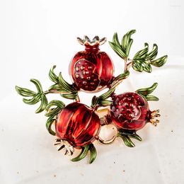 Brooches Creative Fashion Retro Fruit Brooch Versatile Korean Pomegranate Corsage Pin Jewelry Gifts For Daily Party Office Wear