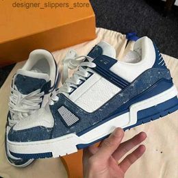 Casual Shoes Designer shoes Embossed louiselviuton Trainer Sneaker white black sky blue abloh green denim pink red luxury Virgil mens casual Q240511