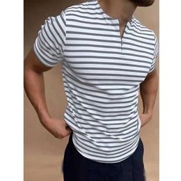 Men's Polos 2023 New Mens Striped Polo Shirt Summer Slim Fit Short sleeved Top Zipper O-neck T-shirtL2405