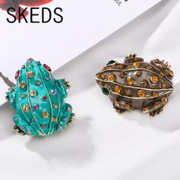 Brooches SKEDS Vintage Middle Design Crystal Frog Enamel For Women Men Elegant Classic Baroque Style Suit Coat Badges Pin