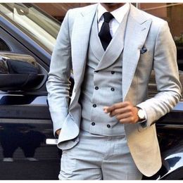 New Arrival Groomsmen Light Grey Groom Tuxedos Peak Lapel Men Suits Wedding Best Man Bridegroom Jacket Pants Vest Tie L210 251B