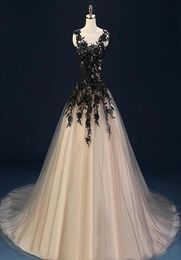 Gothic Champagne and Black Ball Gown Wedding Dresses Sheer Neck Sleeveless Lace Appliques Tulle Corset Bridal Gowns with Court Tra4833477