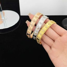 Noble and elegant bracelet popular gift with Four Leaf Grass Full Bracelet Versatile Luxury Design with common vanley bracelet