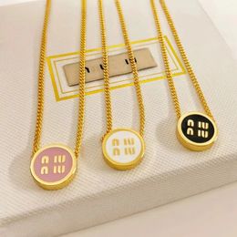 2024 New Letter Designer Colar Circle MiU Colar Designer 18K Colar de ouro Classic Chain Cingle Chain Fashion Diamond Cheker Designer Jóias 16 Opções