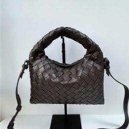 Fashion Designer Travel Bag Capacity Handbag Bag Shoulder Woven Crossbody Bag Mirror Quality Cowhide Hop Shopping Ladies Underarm Large Ptqa
