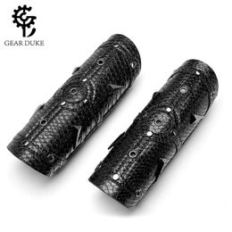 2023 Novo punk pun couro de boate de boate guarda de cosplay conjunto de braços medieval knight h511-25.4