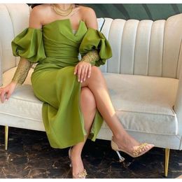 Elegant Long Green Matte Satin Aftonklänningar med slits/pärlhjuls ärmar Mantel V-hals Ankellängd dragkedja baksida för kvinnor